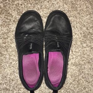 Women’s size 7 black leather Skechers